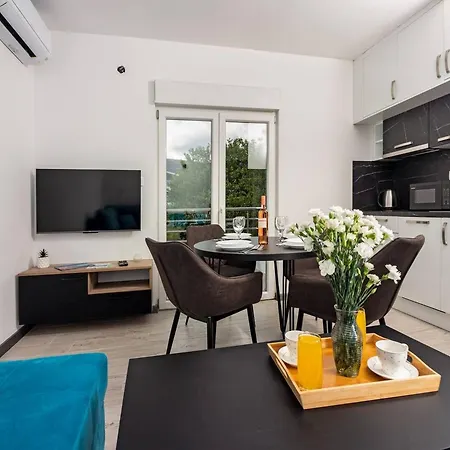 Modern With Private Balcony Apartamento