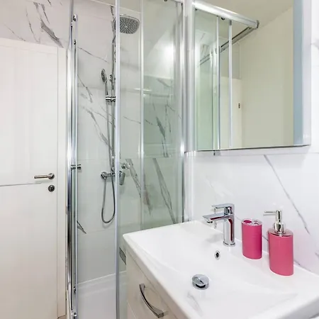 Apartamento Modern With Private Balcony